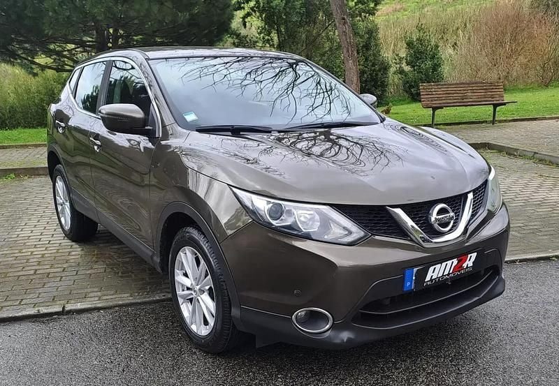 Usado Nissan Qashqai Acenta Connect 110 HP (80 kW) 2015 Castanho SUV