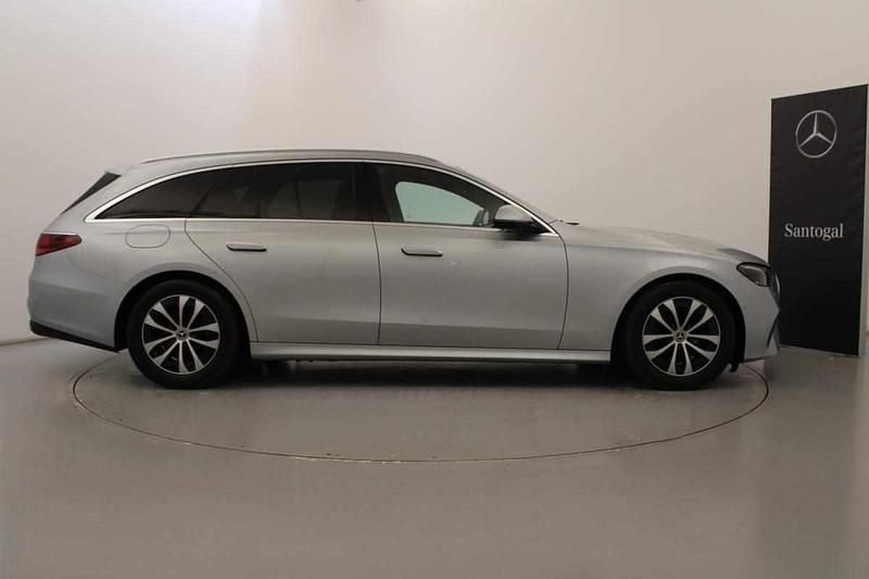 Usado Mercedes E220 Avantgarde 197 HP (144 kW) 2024 Cinzento