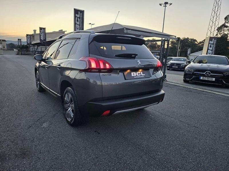 Usado Peugeot 2008 Style 100 HP (73 kW) 2016 Cinza escuro SUV