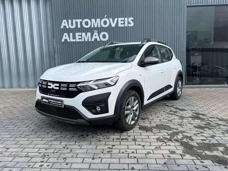 Branco Usado 2023 Dacia Sandero Comfort Citadino | € 15.950 (Preço justo) - Imagem 1/4