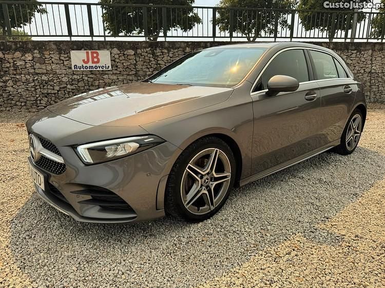 Cinza Usado 2020 Mercedes A180 AMG line Citadino | € 27.950 (Preço justo) - Imagem 1/1