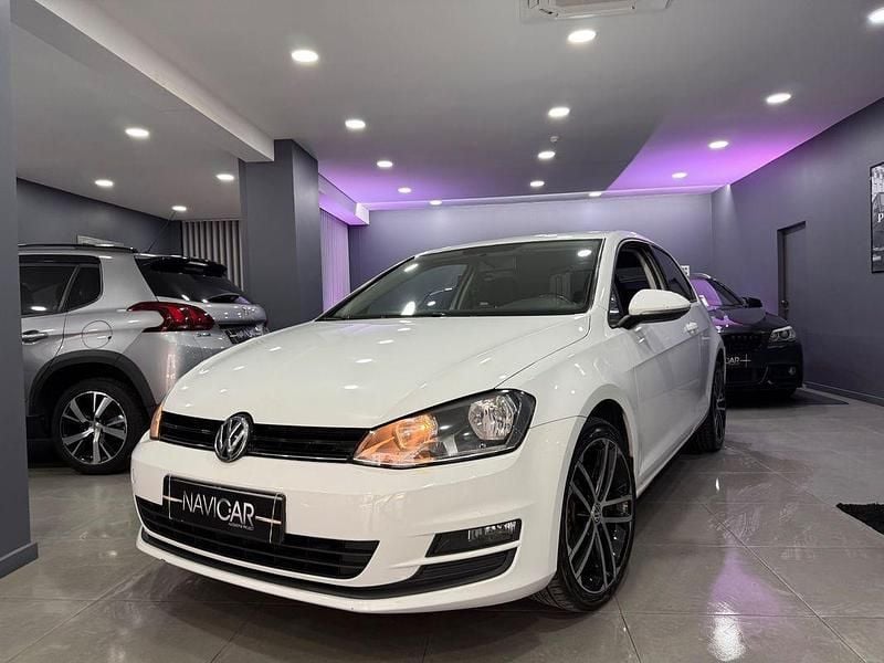 Usado VW Golf VII Comfortline 105 HP (77 kW) 2013 Branco Citadino