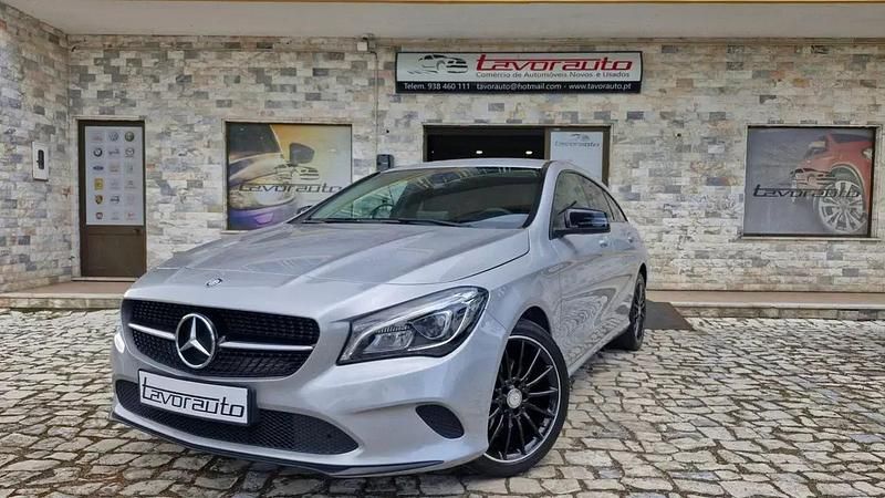 Cinzento Usado 2017 Mercedes CLA180 Shooting Brake Urban Carrinha | € 17.900 (Preço justo) - Imagem 1/4
