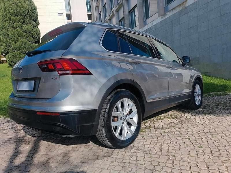 Cinzento Usado 2016 VW Tiguan SUV | € 17.900 (Preço justo) - Imagem 1/4