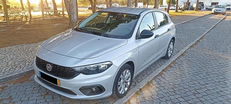 Cinza Usado 2019 Fiat Tipo Lounge Sedan | € 11.750 (Preço justo) - Imagem 1/4