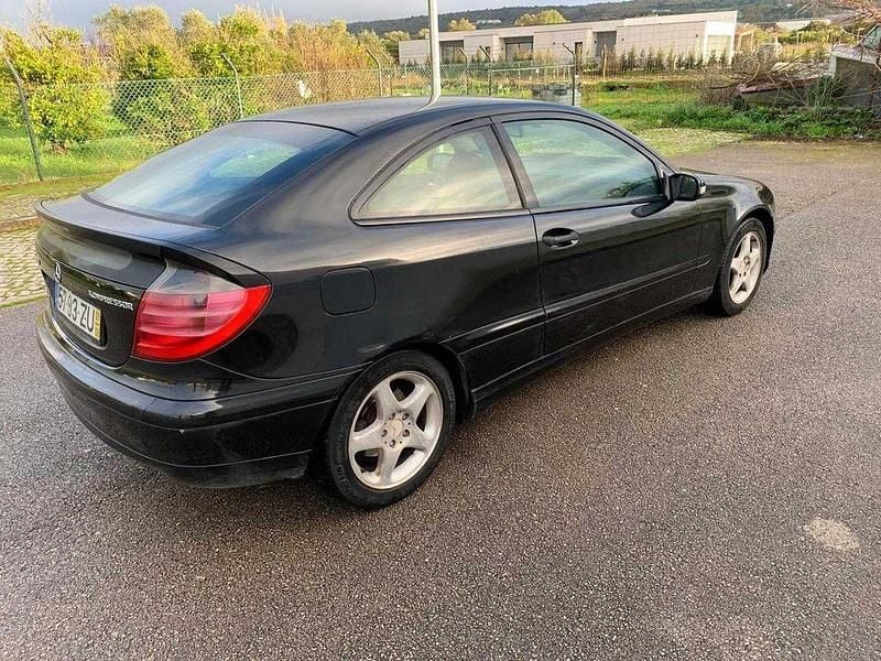 Usado Mercedes C180 Classic 143 HP (105 kW) 2003 Coupé