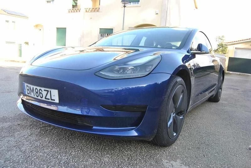 Azul Usado 2020 Tesla Model 3 Standard Range Sedan | € 22.500 (Preço justo) - Imagem 1/4