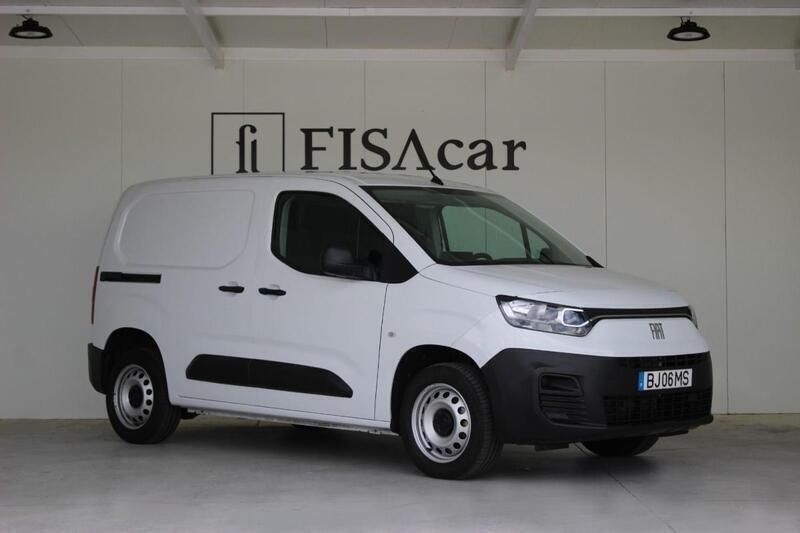 Branco Usado 2024 Fiat Doblò Monovolume | € 22.300 (Preço justo) - Imagem 1/4