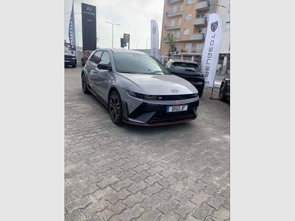 Cinzento Usado 2024 Hyundai Ioniq 6 Sedan | € 69.500 - Imagem 1/4