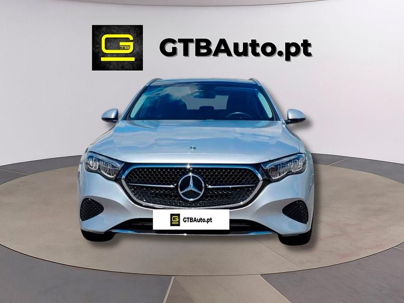 Cinza Usado 2024 Mercedes E300 AMG Carrinha | € 56.999 - Imagem 1/4