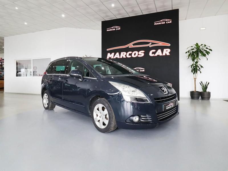 Cinza Usado 2011 Peugeot 5008 Active Monovolume | € 11.900 (Preço justo) - Imagem 1/4