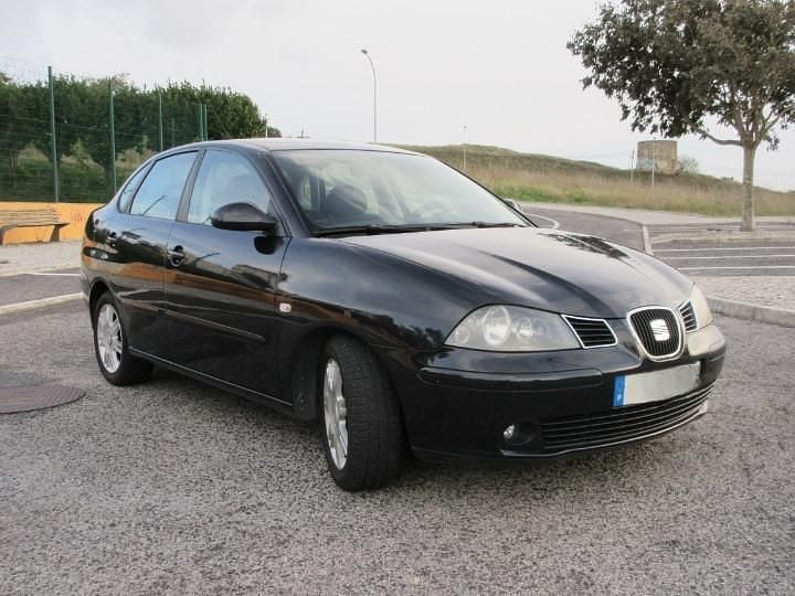 Usado Seat Cordoba 80 HP (58 kW) 2007 Preto Sedan