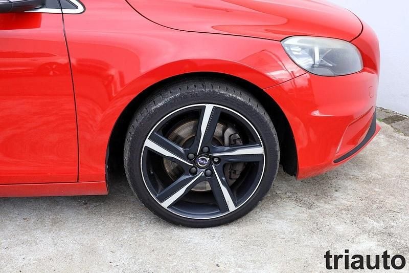 Usado Volvo V40 R-Design 150 HP (110 kW) 2015 Onyx black Carrinha