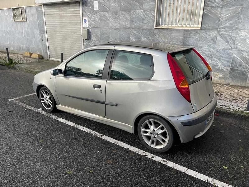 Cinzento Usado 2001 Fiat Punto Citadino | € 1.000 - Imagem 1/4