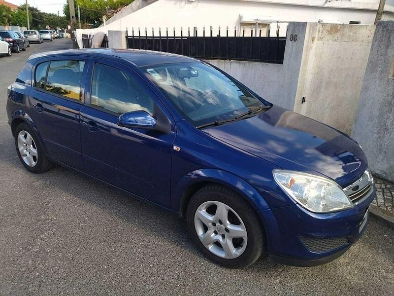 Usado Opel Astra 90 HP (66 kW) 2008 Sedan