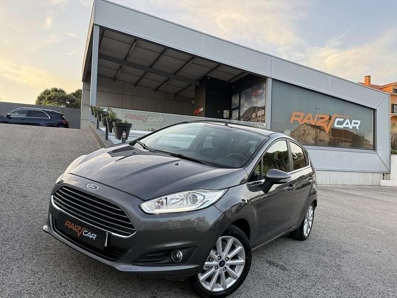 Cinzento Usado 2016 Ford Fiesta Citadino | € 10.900 (Preço elevado) - Imagem 1/4