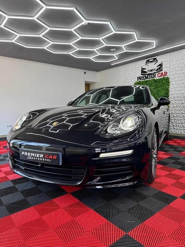 Preto Usado 2016 Porsche Panamera Sedan | € 43.990 - Imagem 1/4