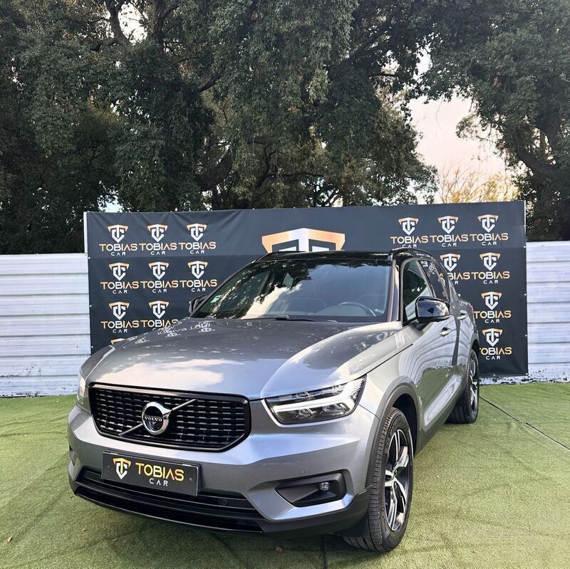 Cinza Usado 2018 Volvo XC40 R-Design SUV | € 33.900 - Imagem 1/4