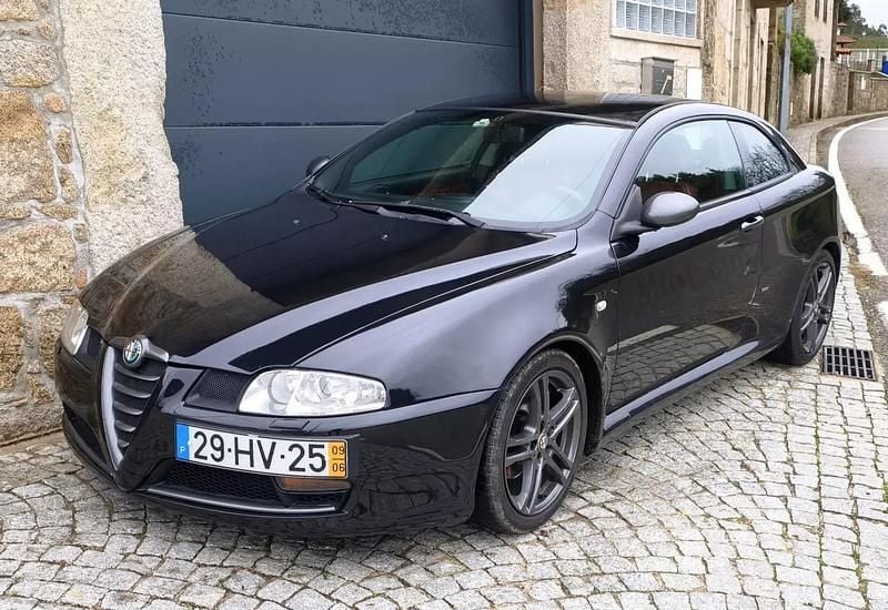 Usado Alfa Romeo GT 150 HP (110 kW) 2009 Cinzento Coupé