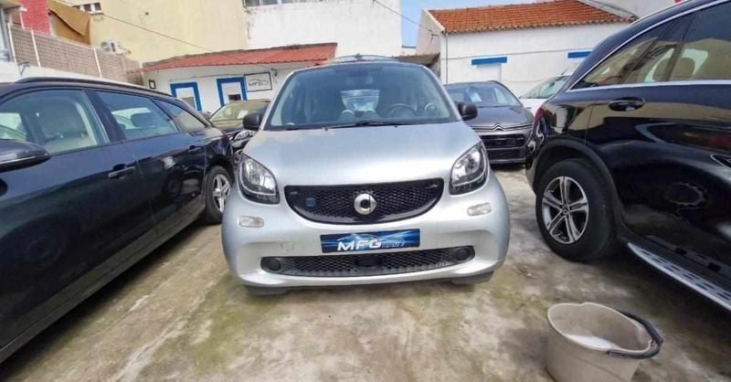 Cinzento Usado 2019 Smart ForTwo Electric Drive | € 12.800 (Preço justo) - Imagem 1/4