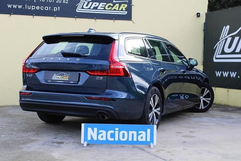 Usado Volvo V60 150 HP (110 kW) 2019 Azul Carrinha
