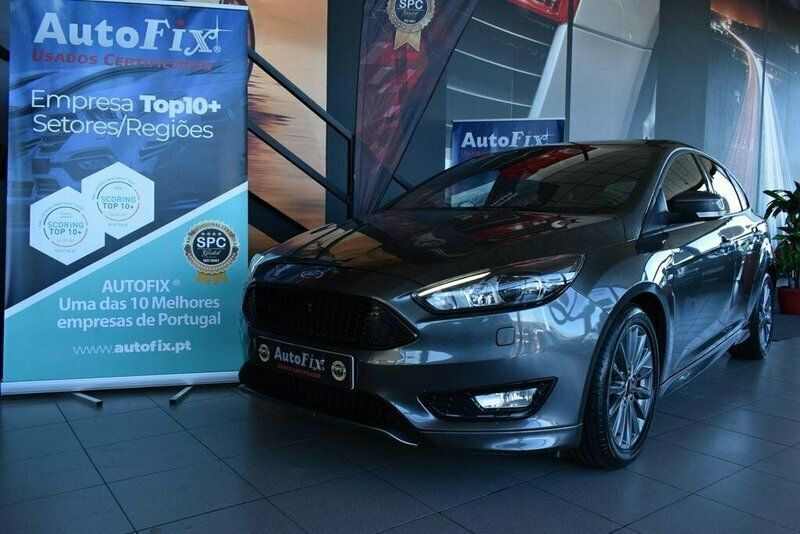 Cinzento Usado 2017 Ford Focus ST-Line Citadino | € 15.800 (Caro) - Imagem 1/4