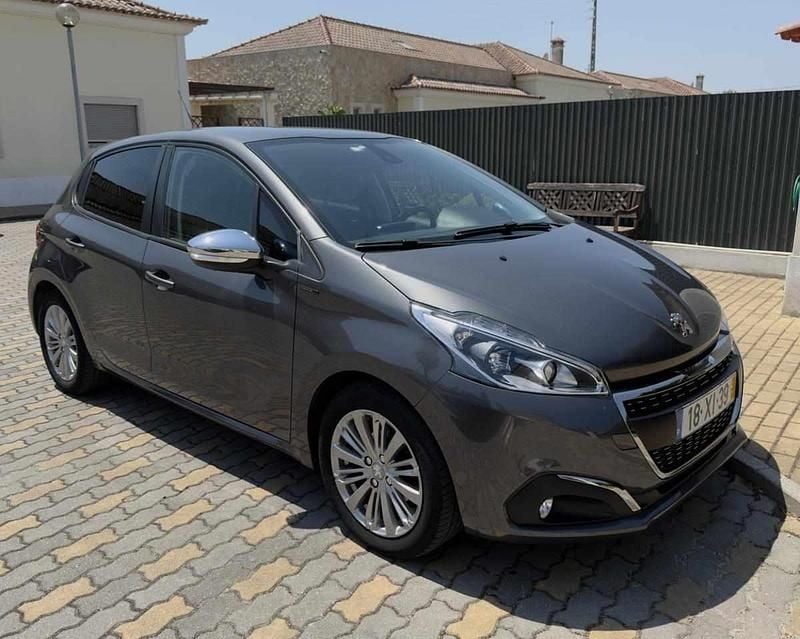 Cinzento Usado 2019 Peugeot 208 Citadino | € 10.750 (Super Preço) - Imagem 1/4