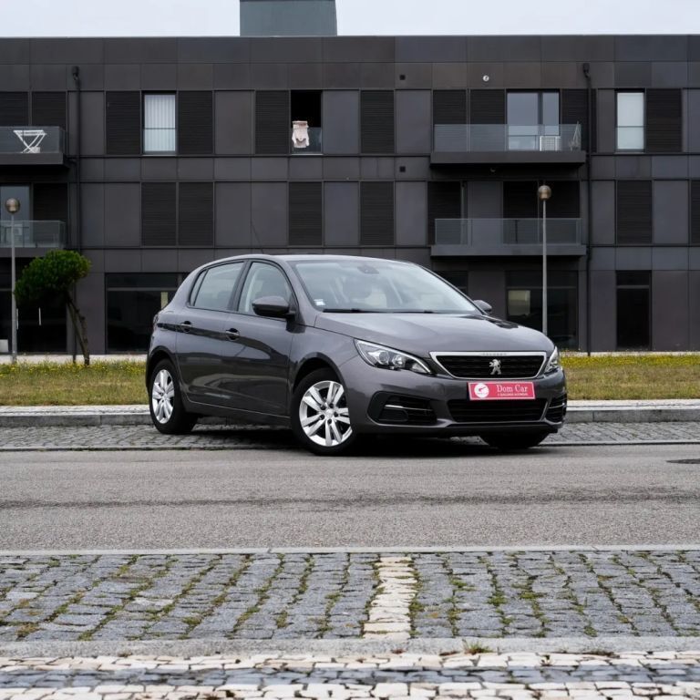 Cinzento Usado 2019 Peugeot 308 Business-Line Citadino | € 14.900 (Caro) - Imagem 1/4
