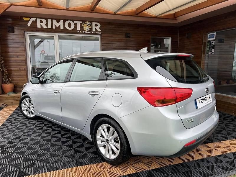 Usado Kia Ceed Sportswagon 120 HP (88 kW) 2017 Cinzento Carrinha