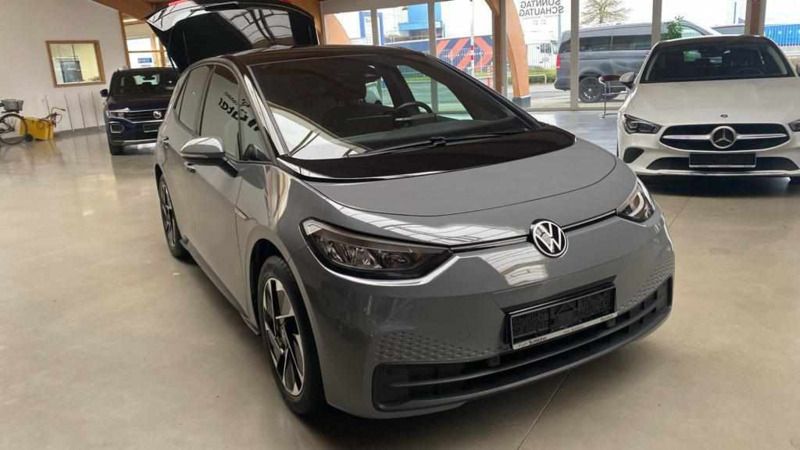 Cinzento Usado 2021 VW ID.3 Pure Citadino | € 23.800 - Imagem 1/4