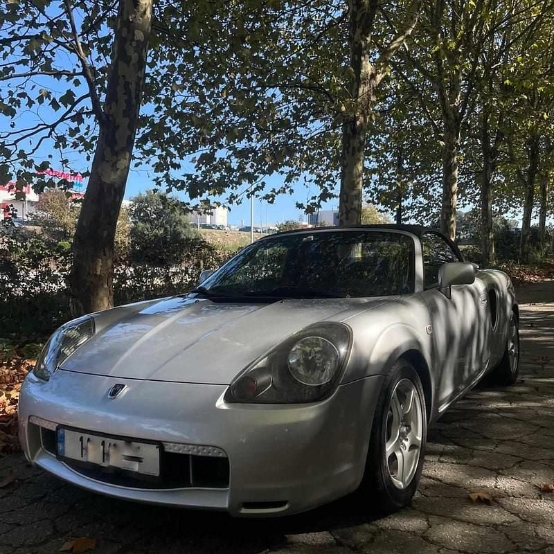 Usado Toyota MR2 141 HP (103 kW) 2000 Cinzento Cabrios