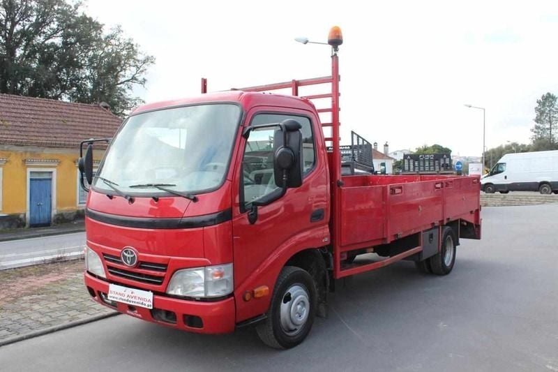 Vermelho Usado 2012 Toyota Dyna Pickup | € 18.900 - Imagem 1/4