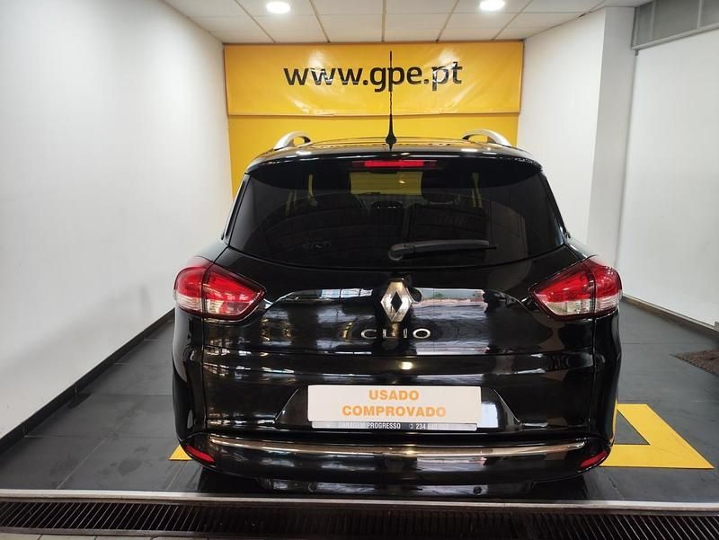 Usado Renault Clio IV 90 HP (66 kW) 2018 Preto Carrinha