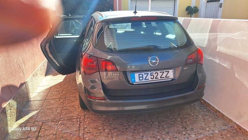 Usado Opel Astra 130 HP (95 kW) 2011 Sedan