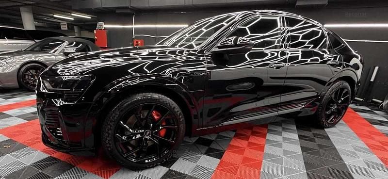 Preto Usado 2024 Audi e-tron SUV | € 58.000 - Imagem 1/4