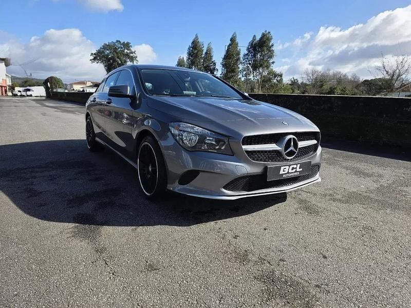 Usado Mercedes CLA180 Shooting Brake Style 116 HP (85 kW) 2016 Cinzento Carrinha