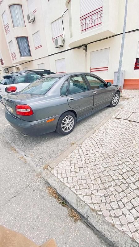 Cinzento Usado 2004 Volvo S40 Sedan | € 2.700 - Imagem 1/4