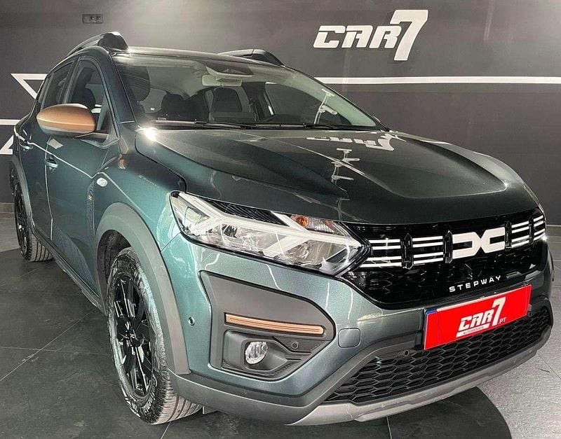 Verde escuro Usado 2024 Dacia Sandero Extreme Citadino | € 16.990 (Bom preço) - Imagem 1/4