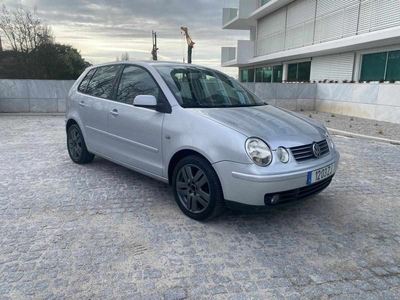 Cinzento Usado 2005 VW Polo Citadino | € 2.800 (Preço justo) - Imagem 1/4