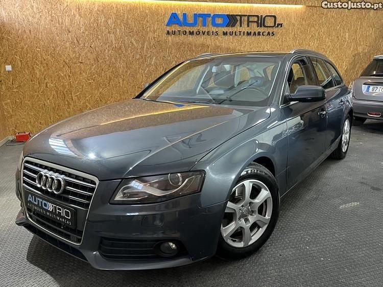 Cinza Usado 2011 Audi A4 Premium Sedan | € 12.500 (Preço elevado) - Imagem 1/1