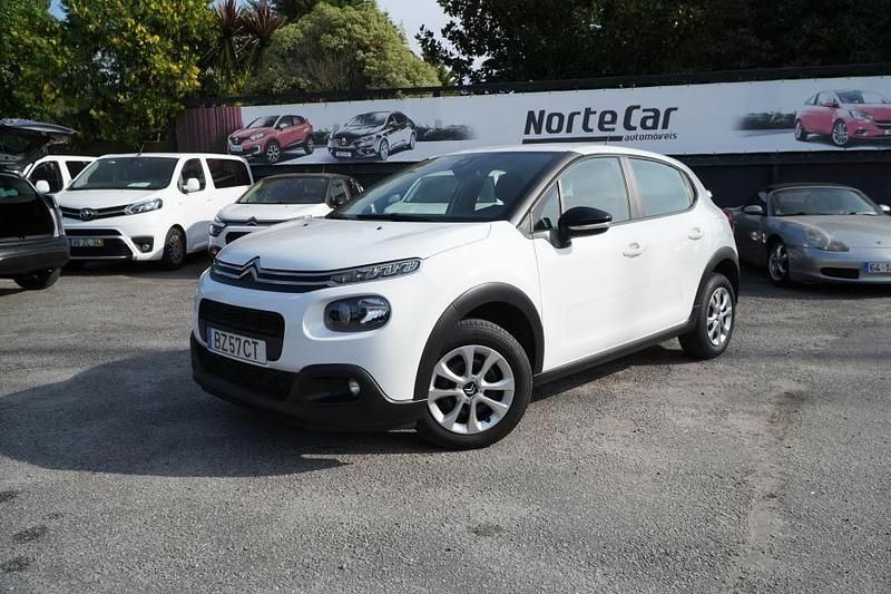 Branco Usado 2021 Citroën C3 PureTech Citadino | € 10.250 (Bom preço) - Imagem 1/4