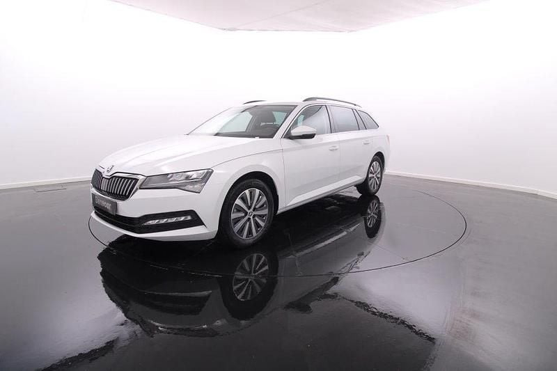 Usado Skoda Superb 150 HP (110 kW) 2023 Branco