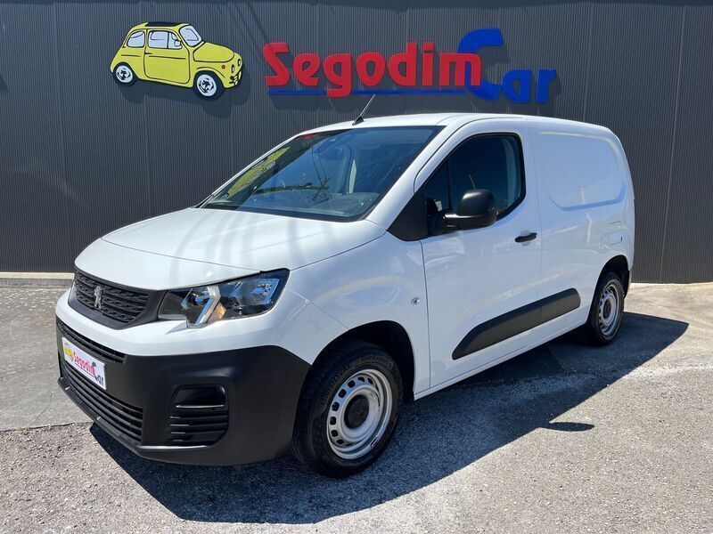Branco Usado 2021 Peugeot Partner Monovolume | € 14.500 (Preço justo) - Imagem 1/4