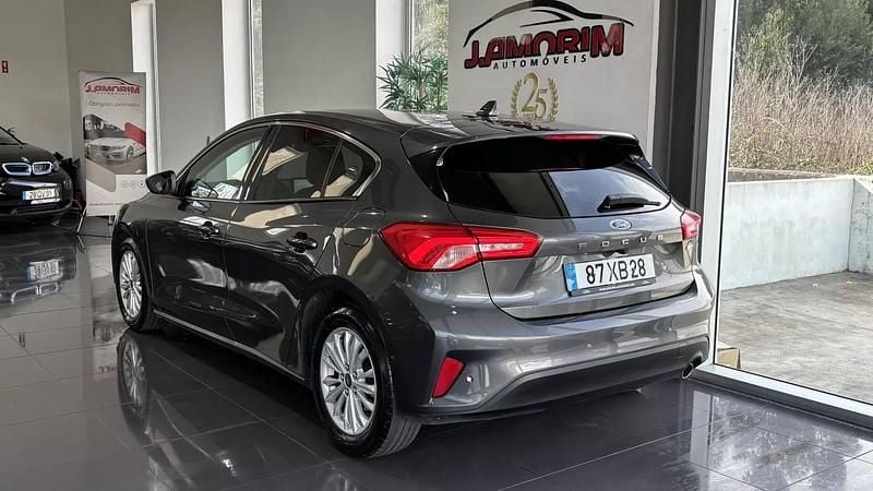 Usado Ford Focus Titanium 120 HP (88 kW) 2019 Cinza antracite