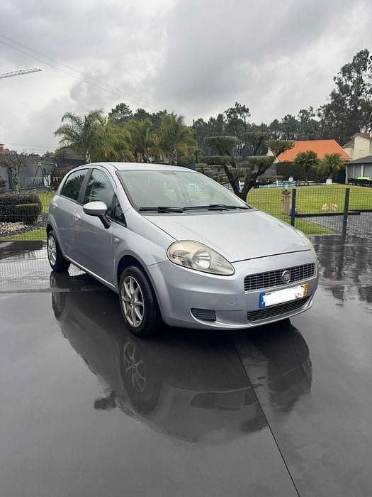 Usado 2009 Fiat Punto Sedan | € 3.750 (Preço justo) - Imagem 1/4
