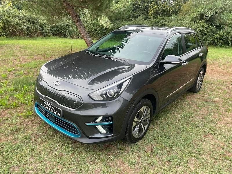 Cinza Usado 2021 Kia e-Niro SUV | € 22.990 (Bom preço) - Imagem 1/4