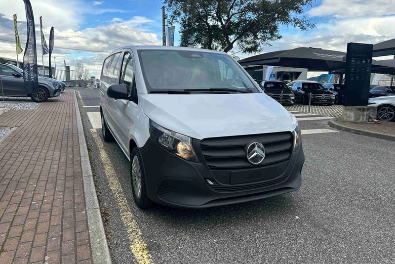 Branco Novo 2025 Mercedes Vito Monovolume | € 47.000 - Imagem 1/4