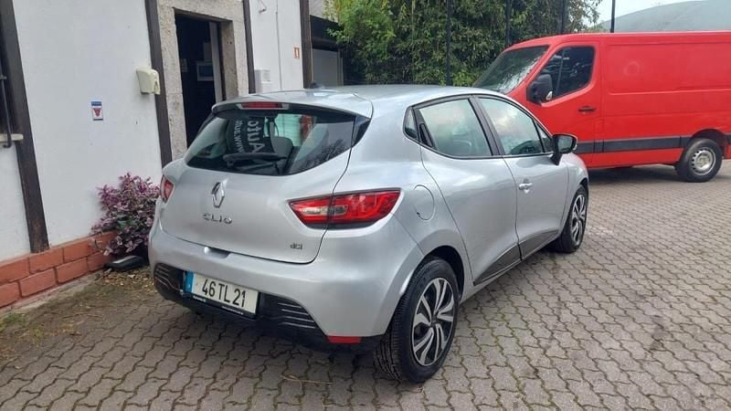 Usado Renault Clio IV Zen 90 HP (66 kW) 2013 Cinza