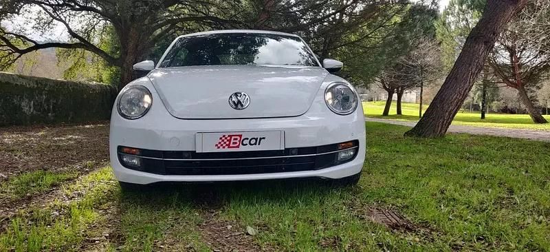 Usado VW Beetle Design 105 HP (77 kW) 2015 Branco Citadino