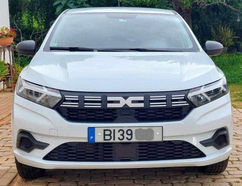 Branco Usado 2024 Dacia Sandero Essentiel Citadino | € 16.150 (Bom preço) - Imagem 1/4